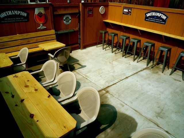 Blue Banana Sports & Rock Bar